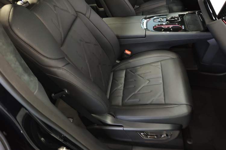 Used Zeekr 009 2024 7-Seater Aisle Version 108 kWh
