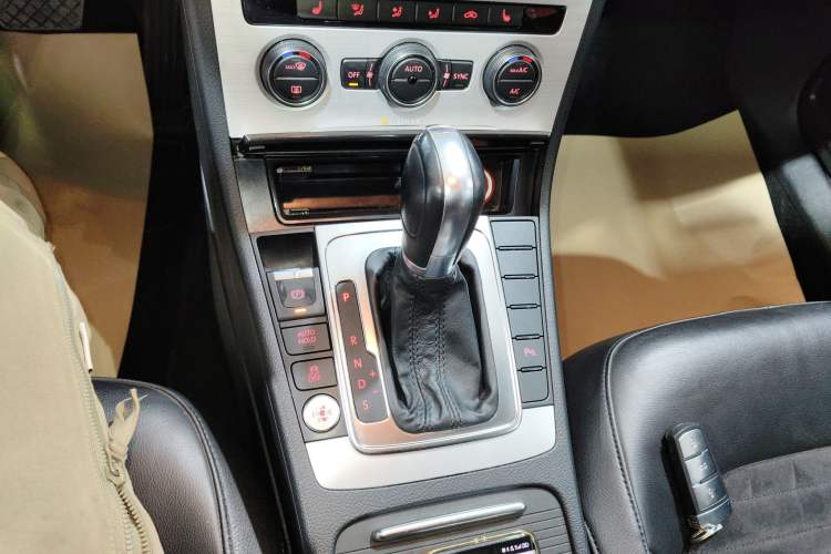 Used Volkswagen Magotan 2016 1.8TSI Luxury Comfort Model
