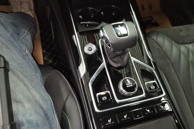 Used Hongqi HS5 2022 Revised Version 2.0T Smart Connect Flagship Edition
