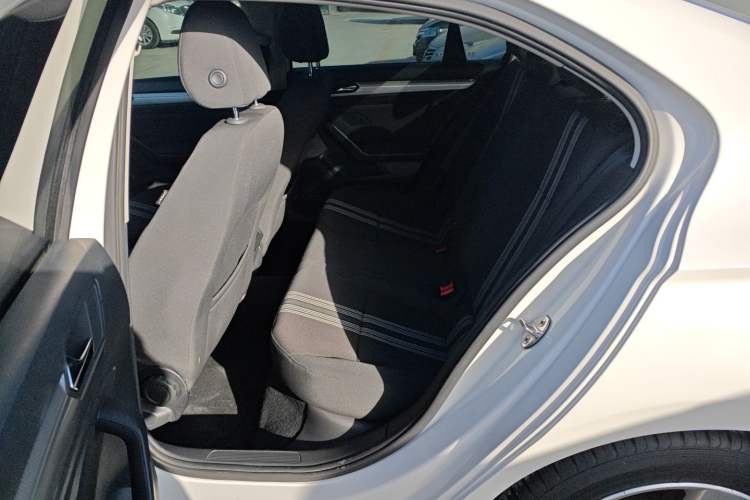 Used Volkswagen Lamando 2015 230TSI DSG Fashion Edition
