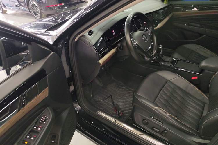 Used Volkswagen Passat 2019 380TSI Luxury Edition China VI Standard
