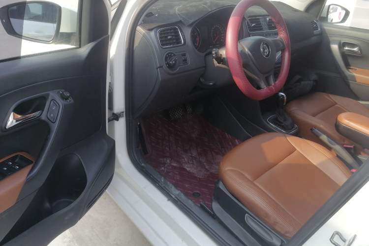 Used Volkswagen Polo 2014 1.6L Automatic Comfort Edition
