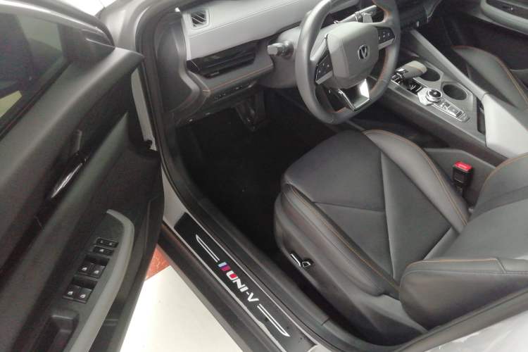 Used Changan UNI-V 2022 1.5T Prestige Version
