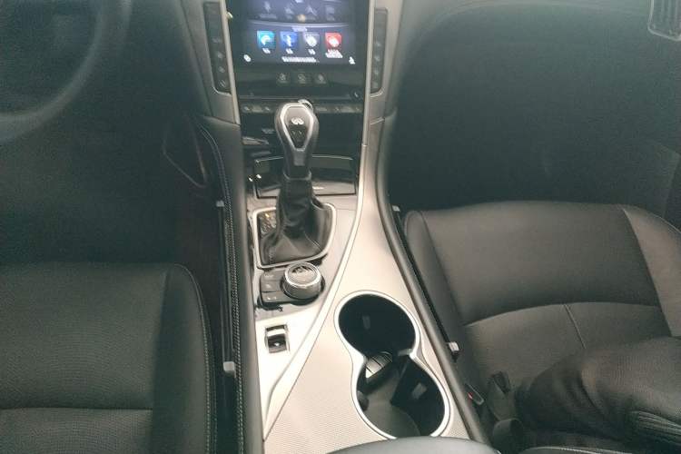 Used Infiniti Q50L 2018 2.0T Enjoyment Version China VI Standard