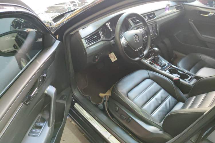 Used Volkswagen Passat 2017 330TSI DSG Luxury Edition
