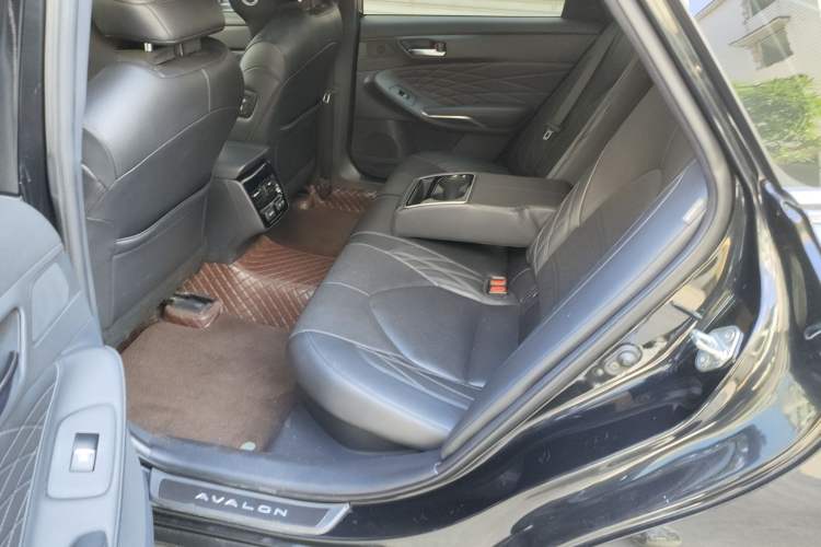 Used Toyota Avalon 2019 Dual-Engine 2.5L XLE Prestige Version China VI Standard
