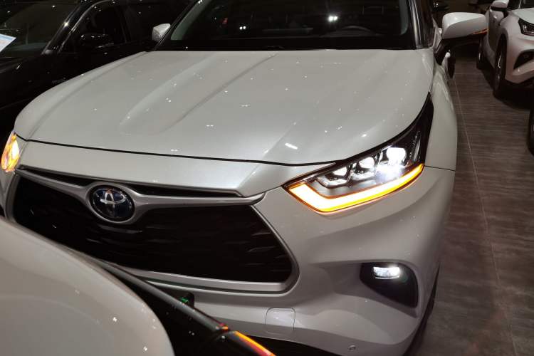 Used Toyota Highlander 2022 Dual-Engine 2.5L Four-Wheel Drive Prestige Version 7 Seats