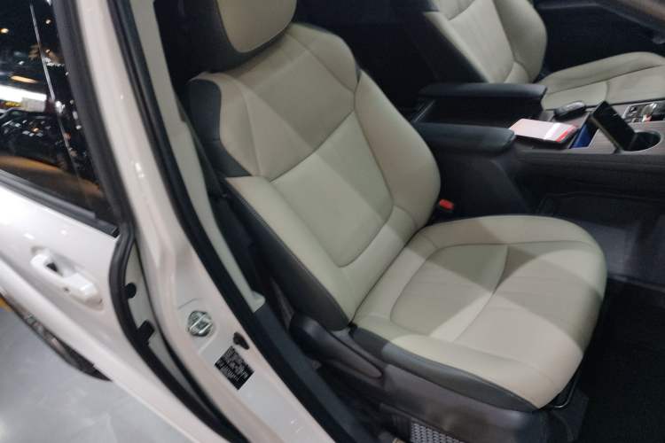 Used Toyota Sienna 2023 2.5L Hybrid Comfort Edition
