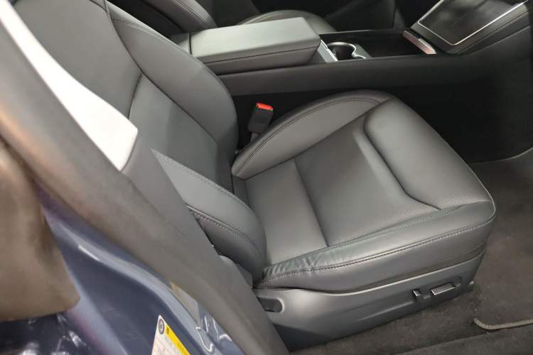 Used Tesla Model Y 2025 Rear-Wheel-Drive Version