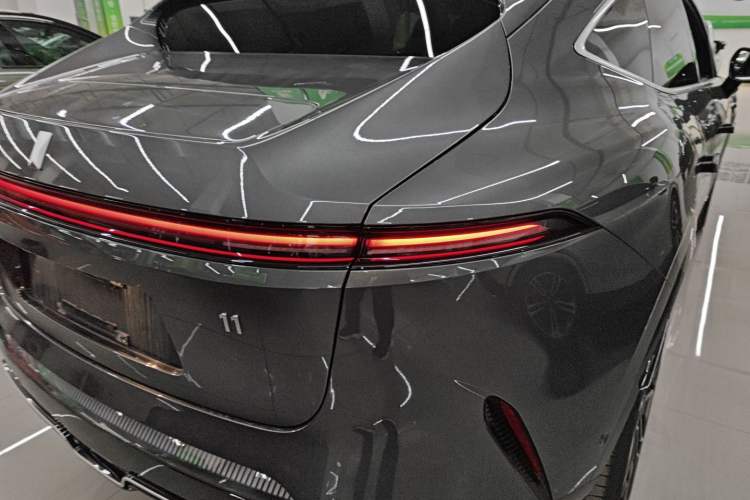 Used  11 2024 730 Luxury Edition with Three Lasers and Rear-Wheel Drive
