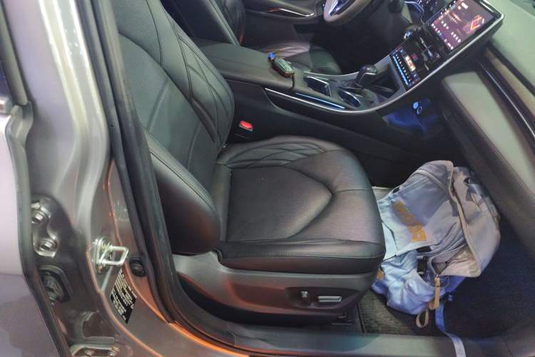 Used Toyota Avalon 2019 2.5L Touring Premium Version China VI Standard
