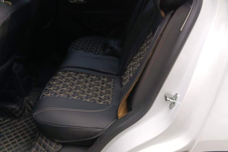 Used Buick Encore 2015 1.4T Automatic Two-Wheel Drive Urban Elite Version
