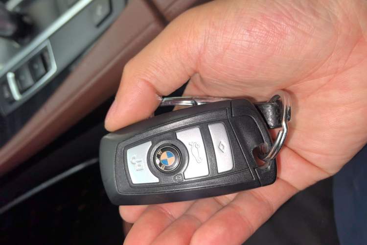 Used BMW 5 Series 2014 520Li Elegant Model
