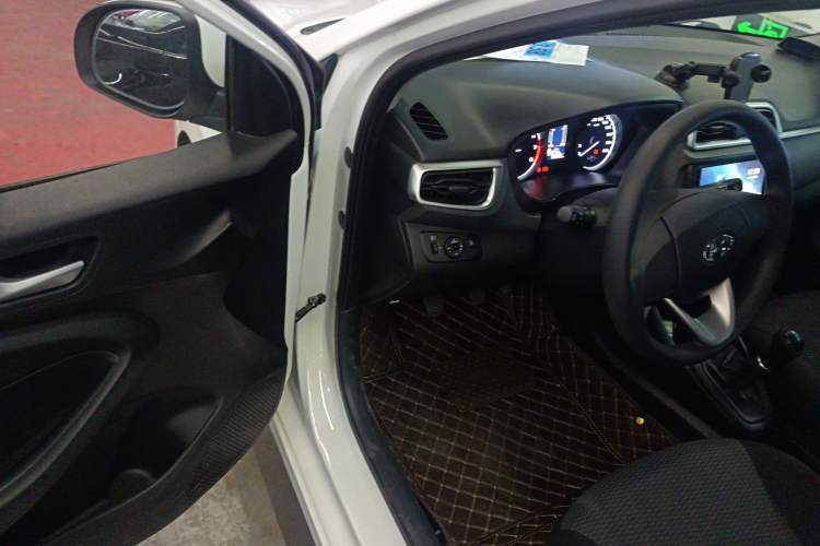 Used Hyundai Verna 2017 1.4L Manual Refreshed Version China VI Standard