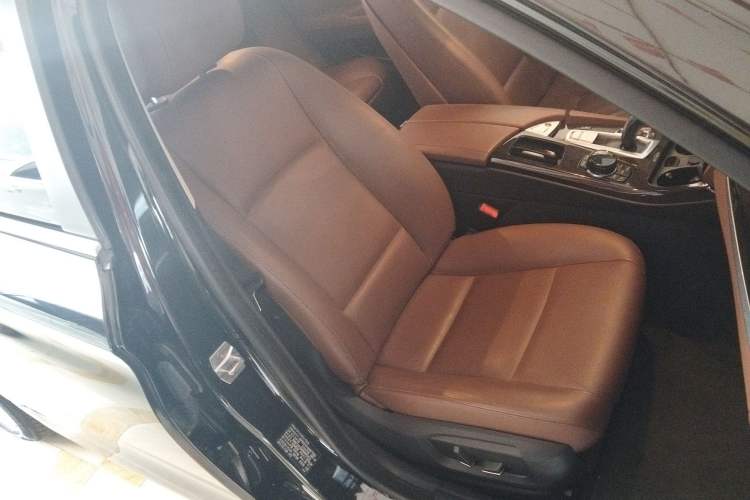 Used BMW 5 Series 2014 525Li Leading Model
