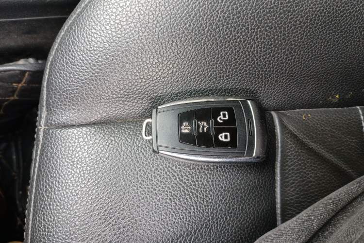 Used BAIC Senova X65 2015 2.0T automatic comfort version
