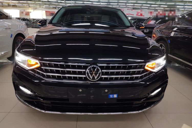 Used Volkswagen Magotan 2025 Zhongxiang Version 330TSI DSG Luxury Edition
