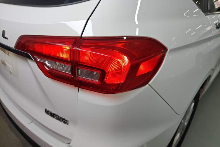 Used Haval M6 2019 1.5T DCT Two-Wheel Drive Elite Version China VI Standard
