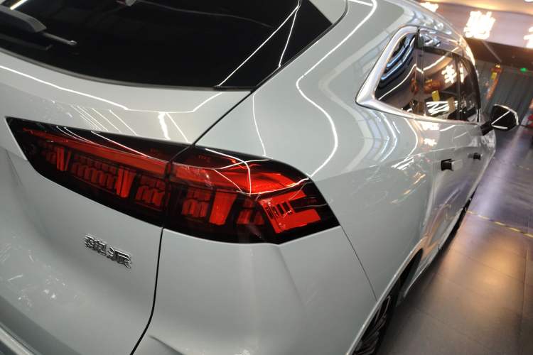 Used Wey Mocha 2021 2.0T Two-Wheel-Drive Ultra-Strong Version
