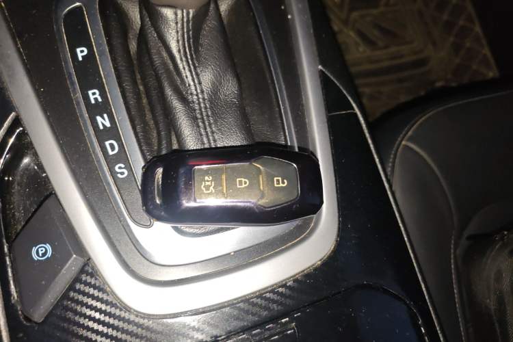 Used Ford Edge 2016 EcoBoost 245 Four-Wheel Drive Titanium Edition 7-Seater
