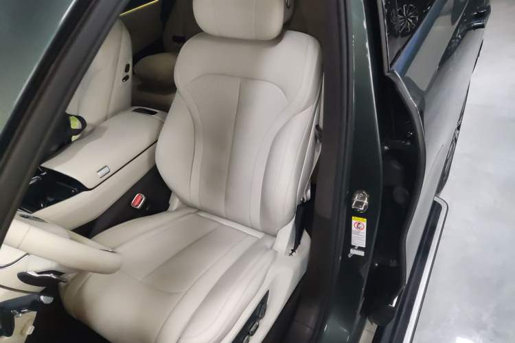 Used Denza N9 2025 Flagship Model
