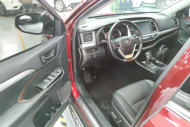 Used Toyota Highlander 2018 2.0T Four-Wheel Drive Luxury Version 7 Seats China VI Standard
