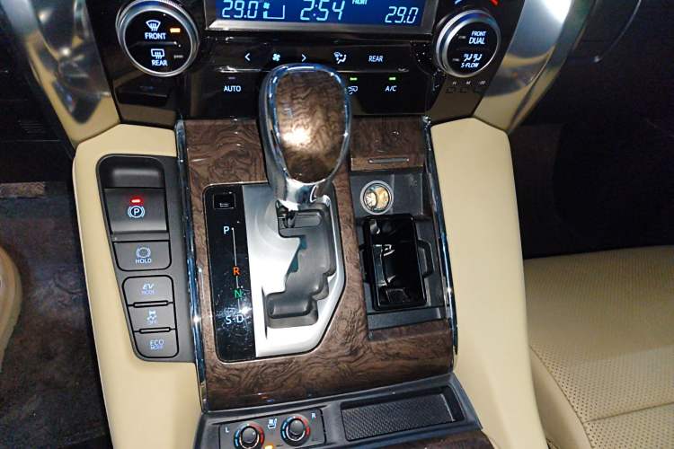 Used Toyota Vellfire 2021 Crown Dual-Engine 2.5L HV Prestige Edition
