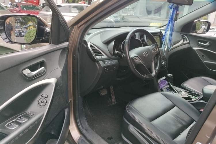 Used Hyundai Santa Fe 2013 2.4L Automatic 4x4 Comfort Edition
