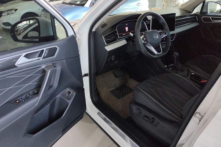 Used Volkswagen Tiguan L 2022 330TSI Automatic Two-Wheel Drive Smart Edition
