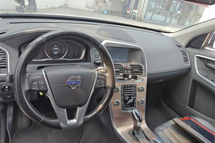 Used Volvo XC60 2015 T5 Smart Upgrade Model
