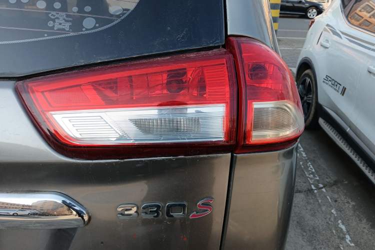 Used Dongfeng Fengon 330 2018 1.5L 330S Comfort Edition DK15