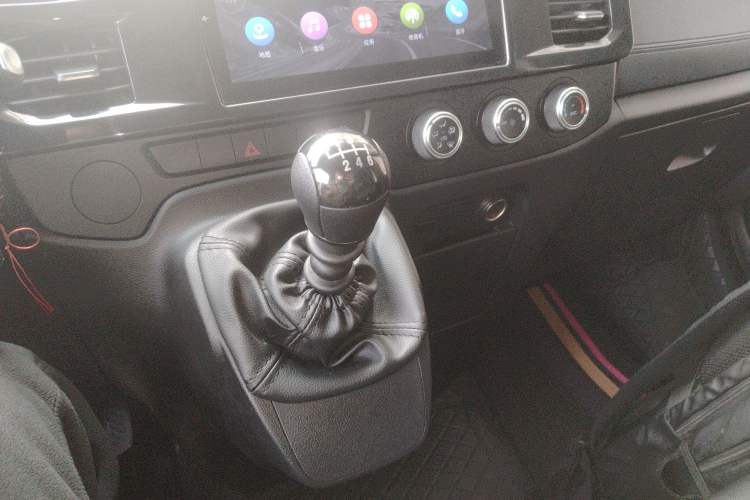 Used JMC Fushun 2025 2.0T 6MT Diesel Short-Wheelbase Low-Roof Commercial Multi-Purpose Passenger Vehicle with 5/6 Seats and Lift-Up Tailgate
