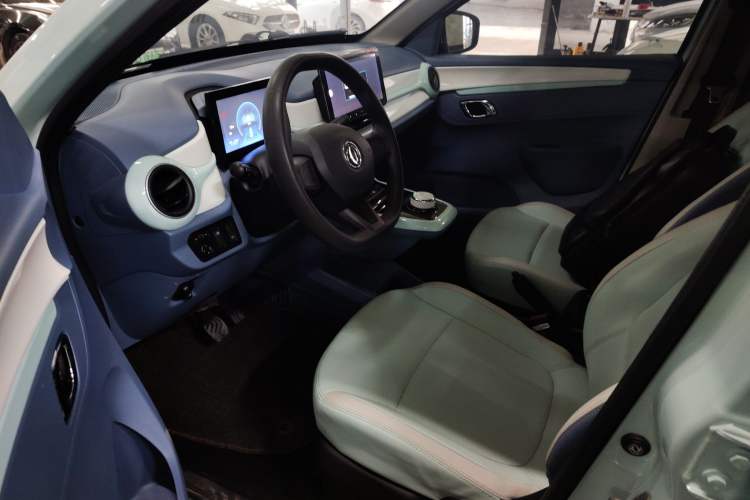 Used Dongfeng NAMMI BOX 2022 Revised Light Wind Edition 201 km Standard Version
