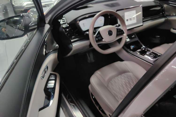 Used BYD Han 2025 EV with 701 km of Laser Radar-Enabled Intelligent Driving
