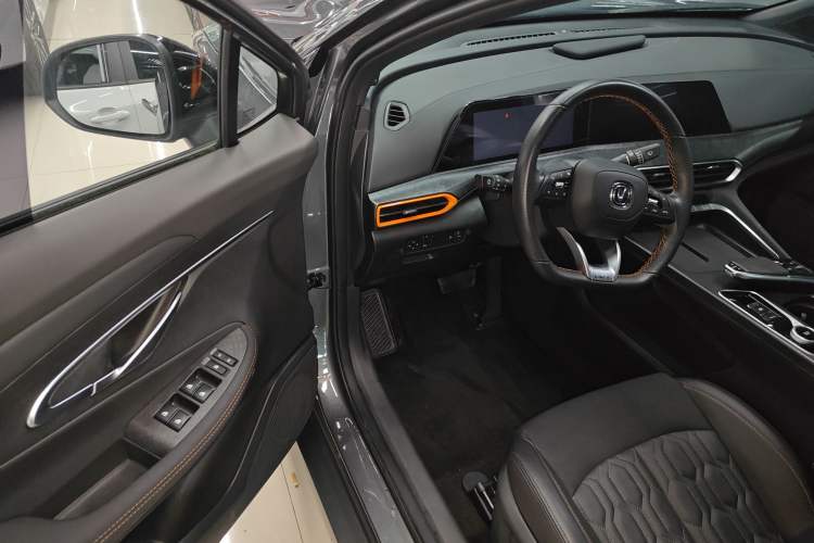 Used Changan UNI-T 2022 1.5T Prestige Version
