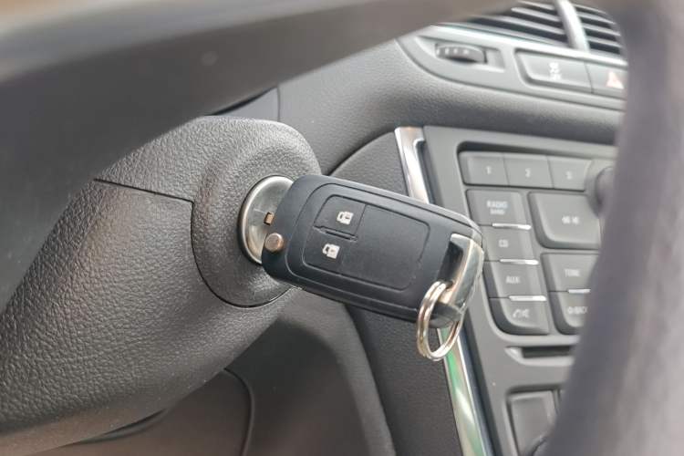 Used Buick Encore 2015 1.4T Automatic Two-Wheel Drive Urban Elite Version
