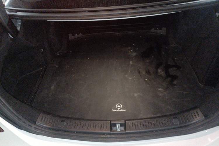 Used Mercedes-Benz E-Class 2019 E 300 L Sporty and Stylish Model
