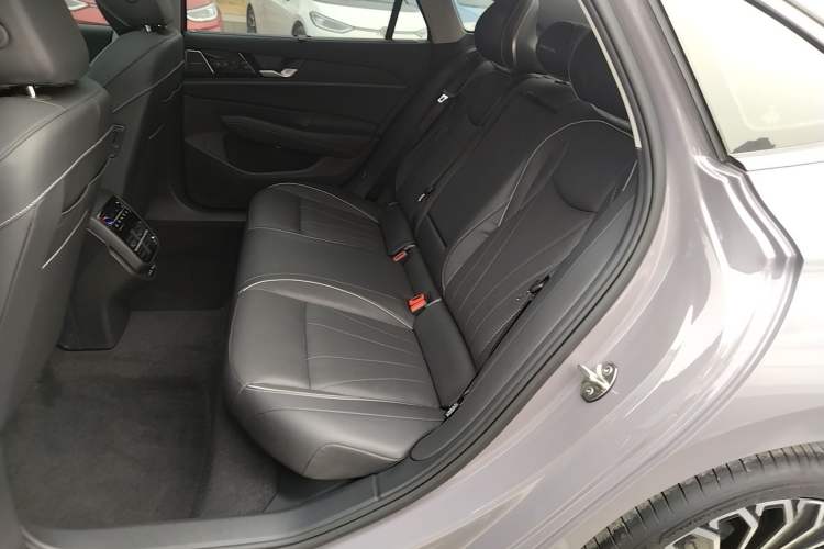 Used Volkswagen Passat 2025 Pro 380TSI Dragon Supreme Edition
