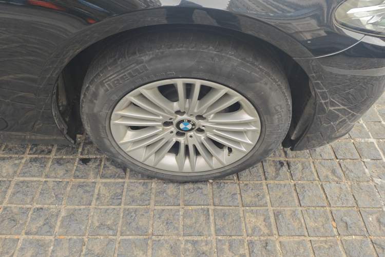 Used BMW 5 Series 2014 525Li Leading Model
