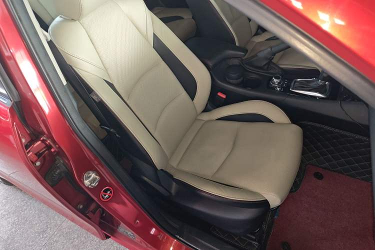 Used Mazda Mazda 3 Axela 2014 Sedan 2.0L Automatic Sport Model