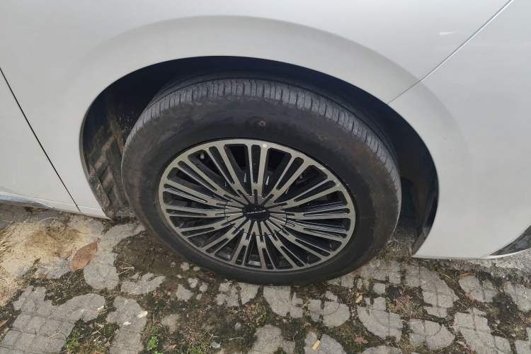 Used SAIC MAXUS G90 2024 2.0T Xingyun Seven-Seater Version