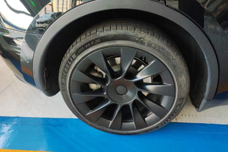 Used Tesla Model Y 2022 Long-Range All-Wheel-Drive Version
