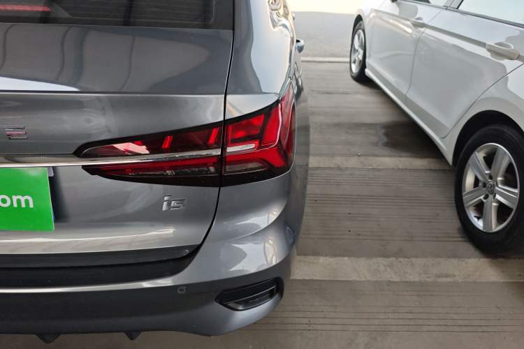 Used Roewe i5 2021 1.5L CVT Black Gold Edition