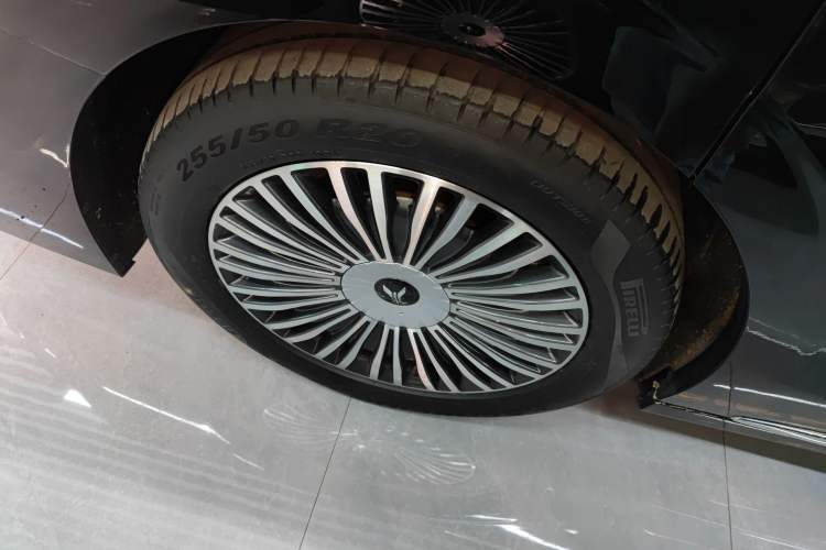 Used VOYAH Dream 2025 PHEV Four-Wheel-Drive Flagship Kunpeng Edition
