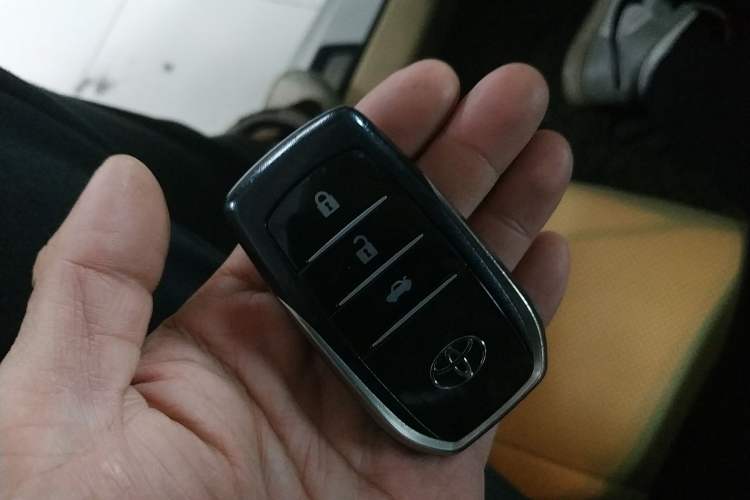 Used Toyota Camry 2015 Dual-Engine 2.5 HG Luxury Navigation Edition
