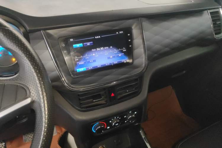 Used Jinbei Gold Hiace 2021 2.0L Passenger Van Travel Lion 7-Seater