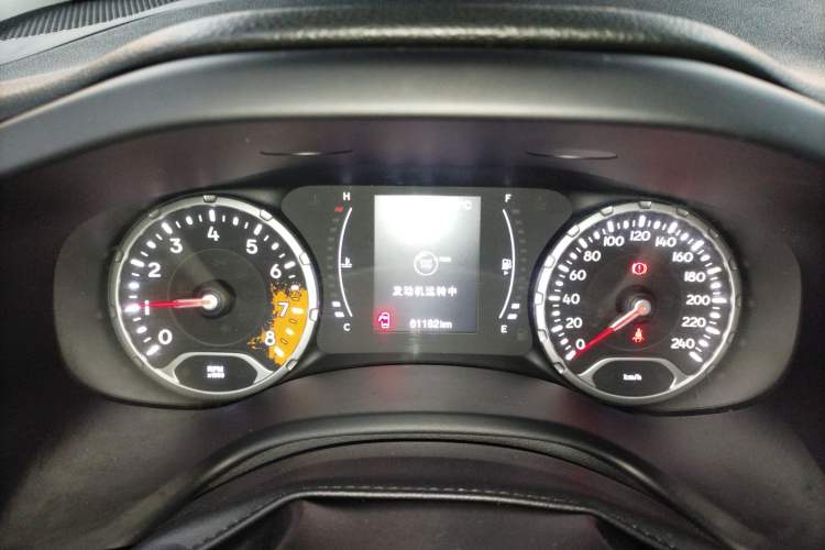 Used  Renegade 2019 220T Automatic Elite Edition
