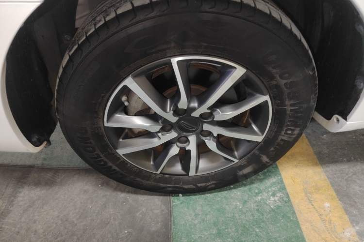 Used Geely Auto Emgrand 2019 Leading Edition 1.5L Manual Luxury Model China VI Standard
