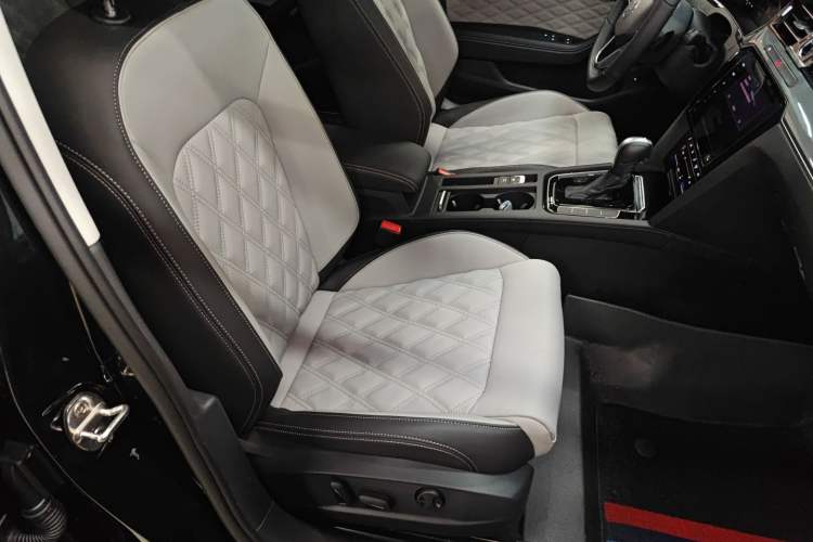 Used Volkswagen Magotan 2023 2 Million Units Limited Edition 330TSI DSG Leading Version