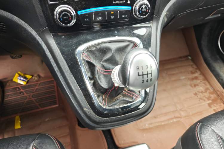 Used Haval H6 2015 Upgraded Model 1.5T Manual Two-Wheel Drive Elite Version